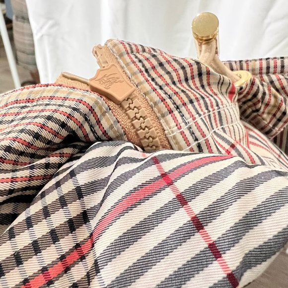 Burberry London England Check Down Filled Nylon Puffer Jacket. - Picture 15 of 15